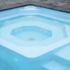 Piscine coque MENPHIS 1 + Kit SPA