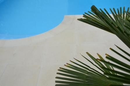 photo-dalle-margelle-piscine-SAHARA-4-blanc