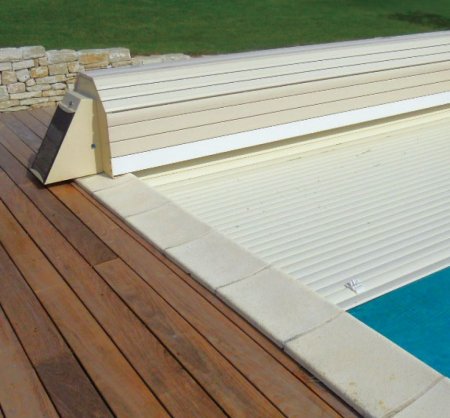 volet-automatique-piscine-banc-option-solaire volet-automatique-piscine-banc-option-solaire