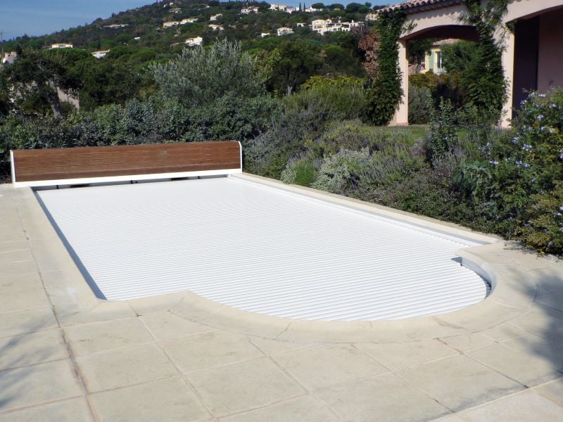 APF_Pooldesign_Photo_Couverture_Automatique_Pool_Confort_1_WEB